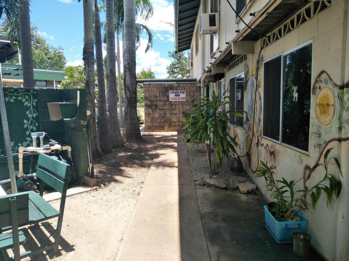캐서린 Palm Court Backpackers 호스텔 외부 사진